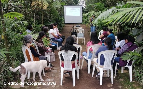 Foto UVG – Sofía Castillo, Brenda García y equipo ASPIRE