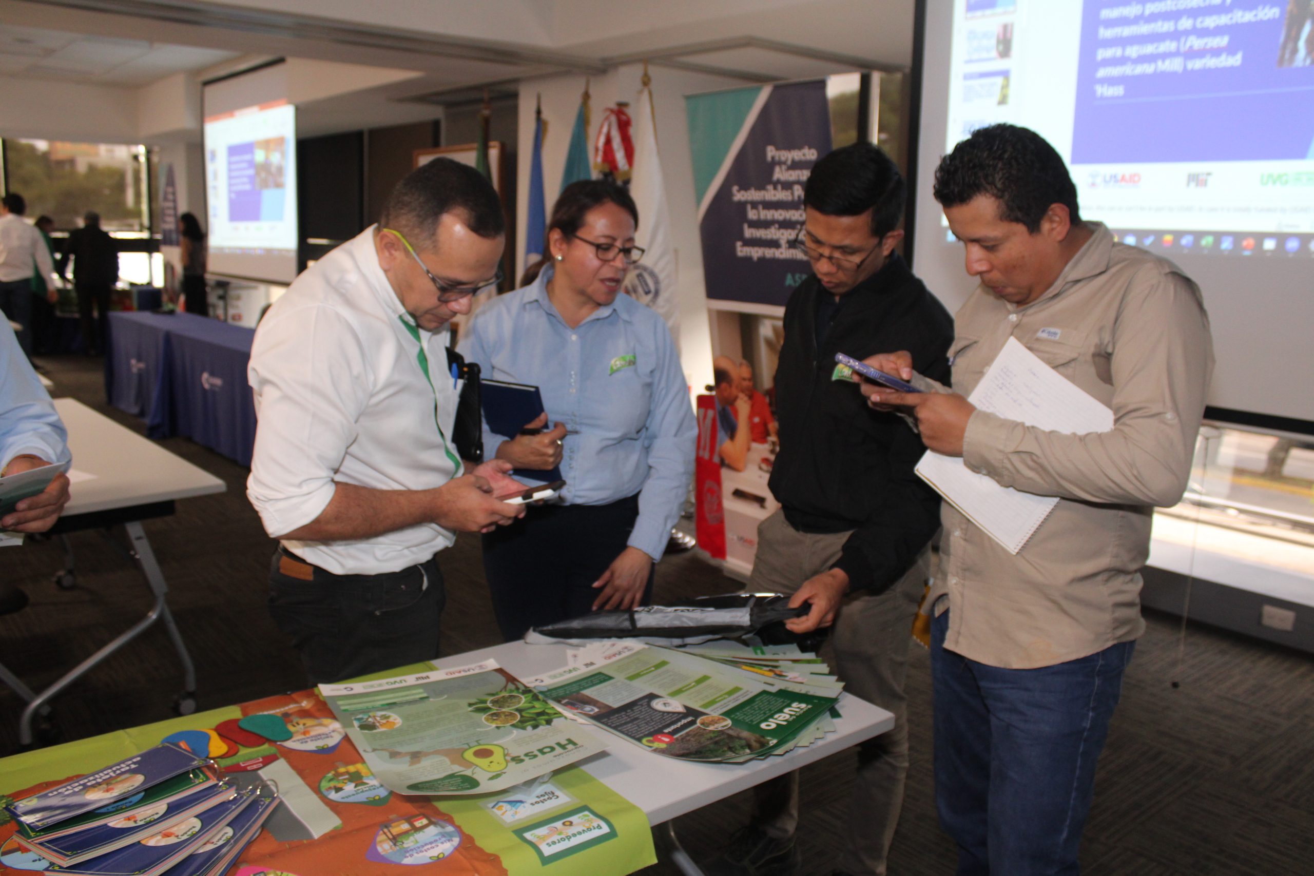 Grupo de personas en un aula